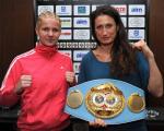 Simona e Renata con la cintura in palio ( foto Bozzani)